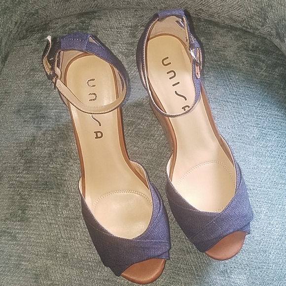 🎉Sale $10 Unisa Wedges - Picture 2 of 8